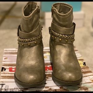 Unionbay Taupe Boots size 5